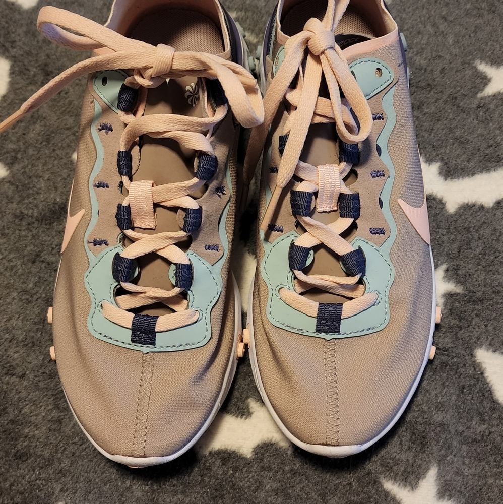 Nike react womens shoe